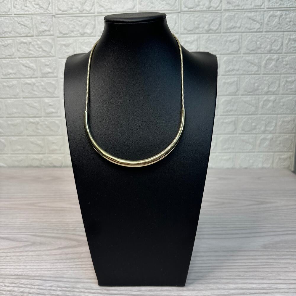 Choker Fashion Necklace WMNS Gold Tone Hollow Curve Bar Adjustable Lobster Clasp